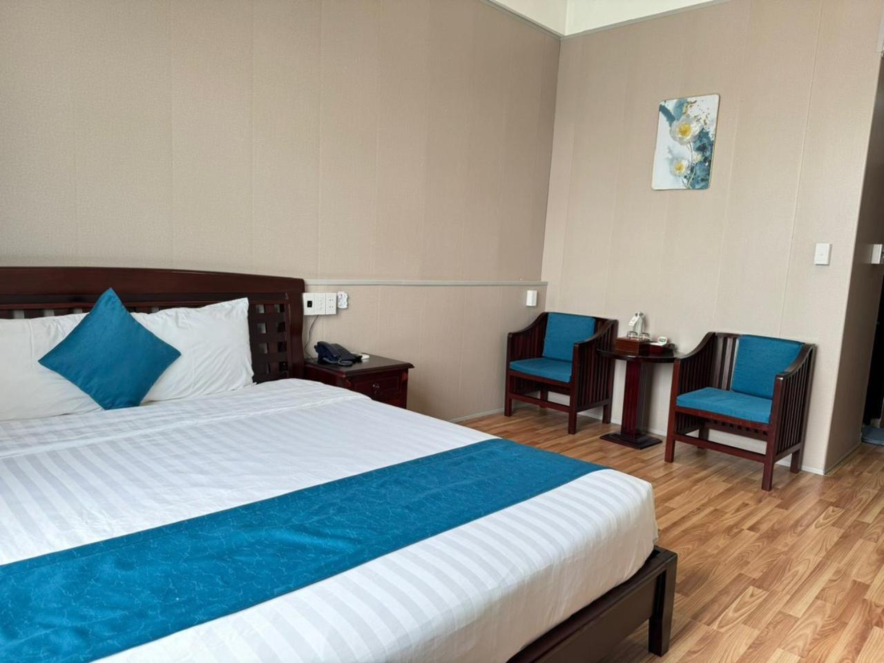 Hotel Khach San Hung Vuong Quảng Ngãi Exterior foto