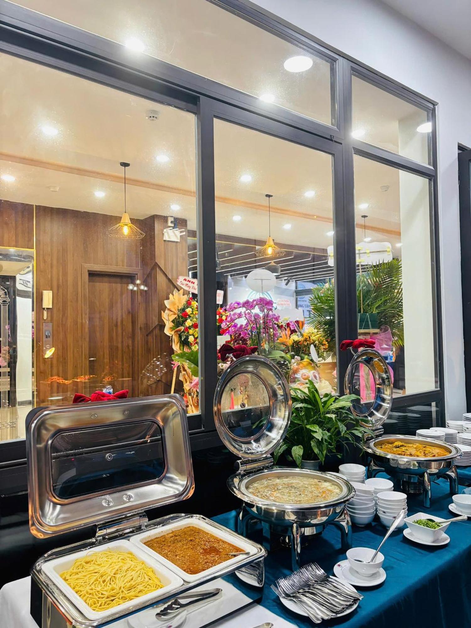 Hotel Khach San Hung Vuong Quảng Ngãi Exterior foto
